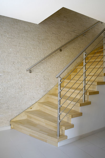 Treppenrenovierung Stufen und Geländer